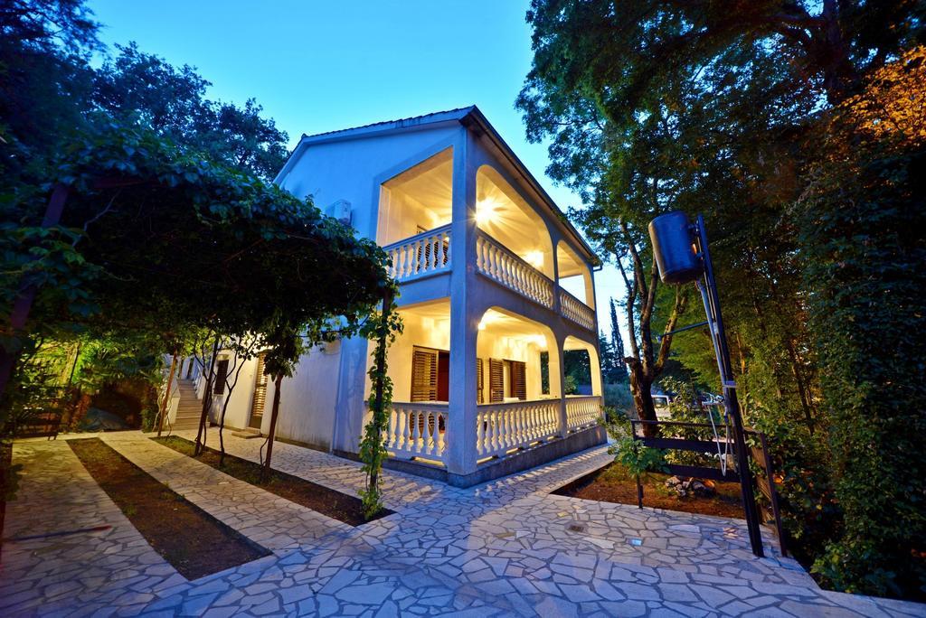 Apartments Karmelic Malinska Quarto foto