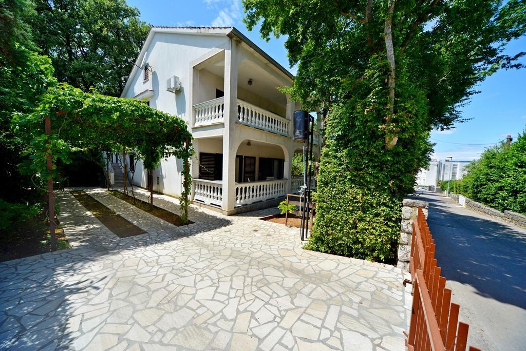 Apartments Karmelic Malinska Quarto foto