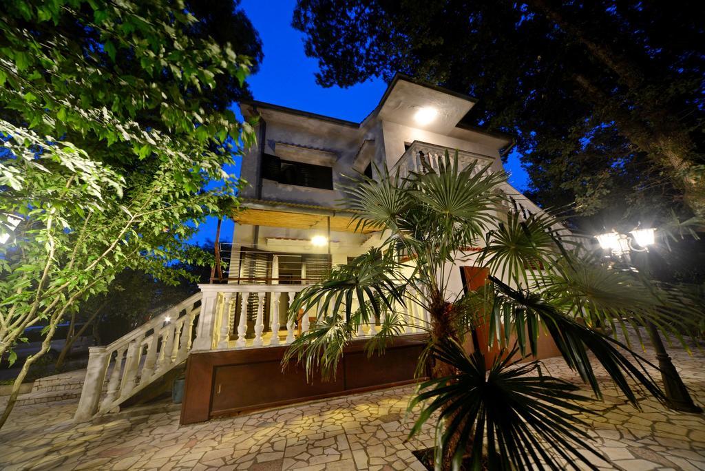Apartments Karmelic Malinska Exterior foto